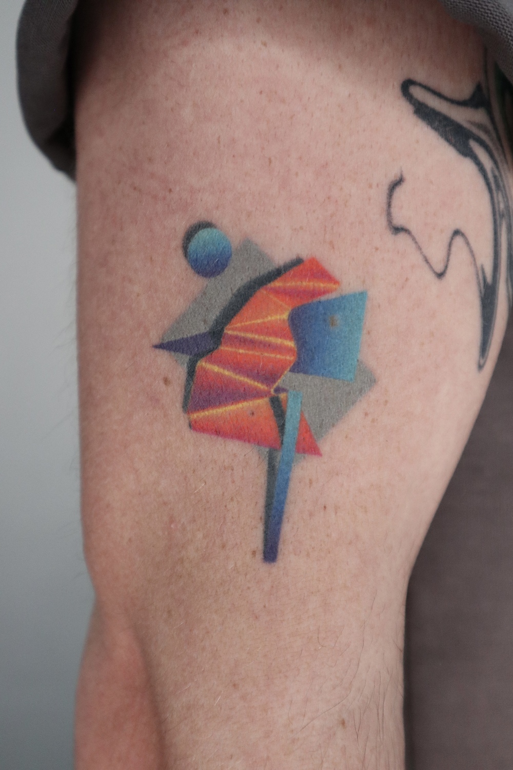 Blekanddots: Como a Teoria das Cores e a Composição Moldam uma Tatuadora - image 3